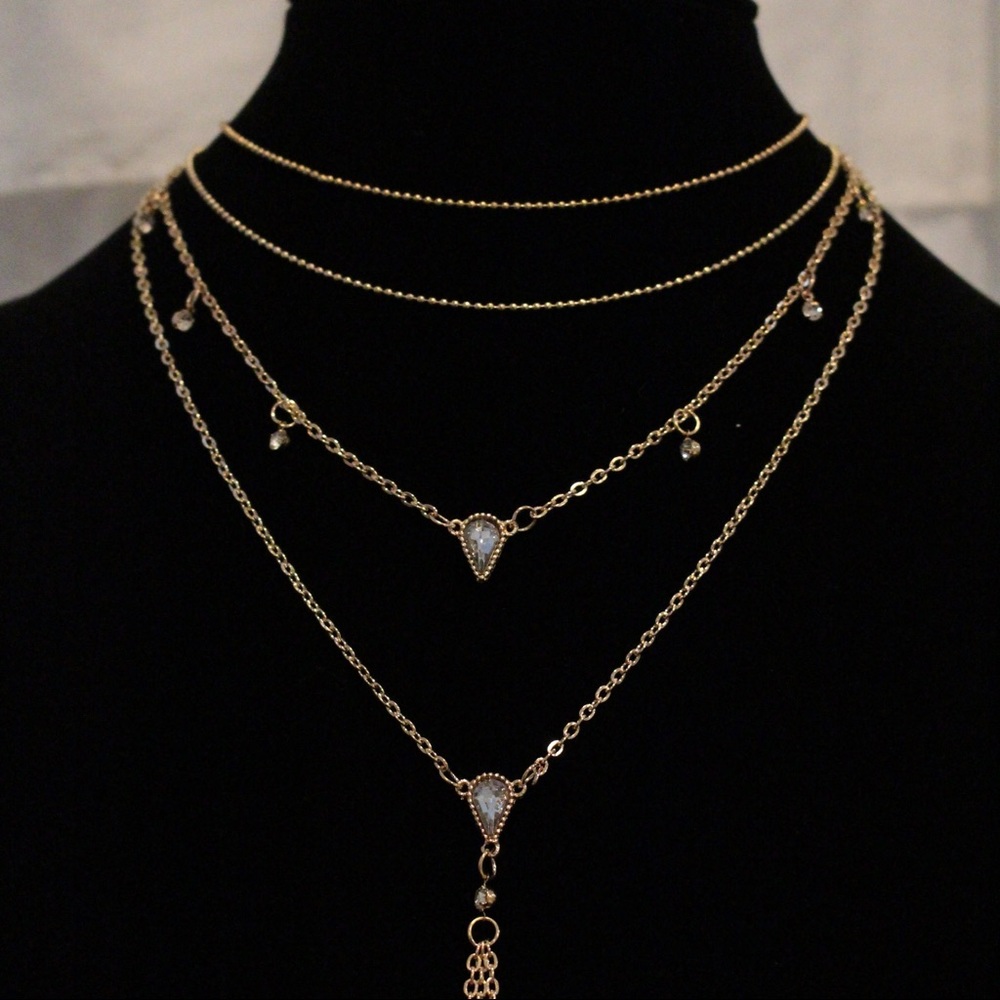 • Izzy • Layered Gold Necklace - Picture 4 of 4